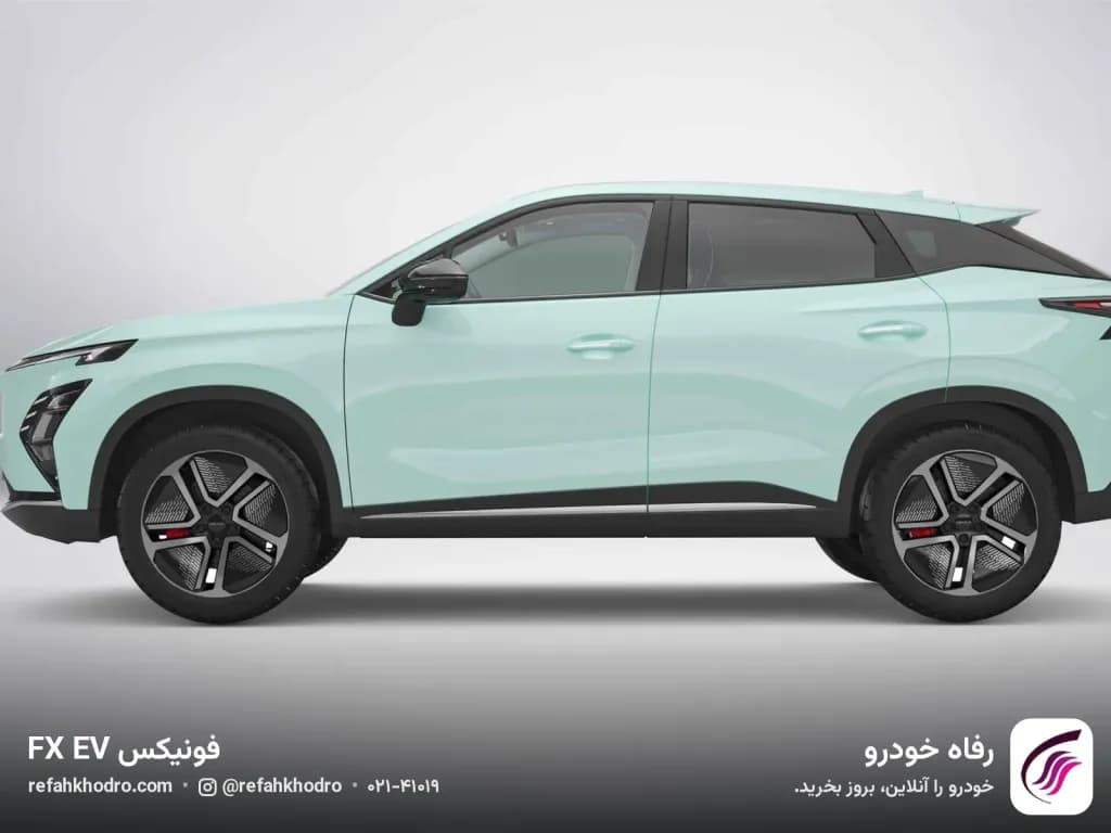 نمای کامل بغل فونیکس FX EV با خط سقف کوپه‌مانند در استودیو