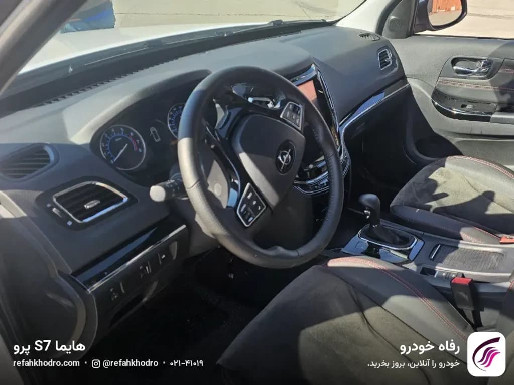 صندلی‌های جلو هایما S7 پرو با روکش مخمل‌نما و دوخت قرمز